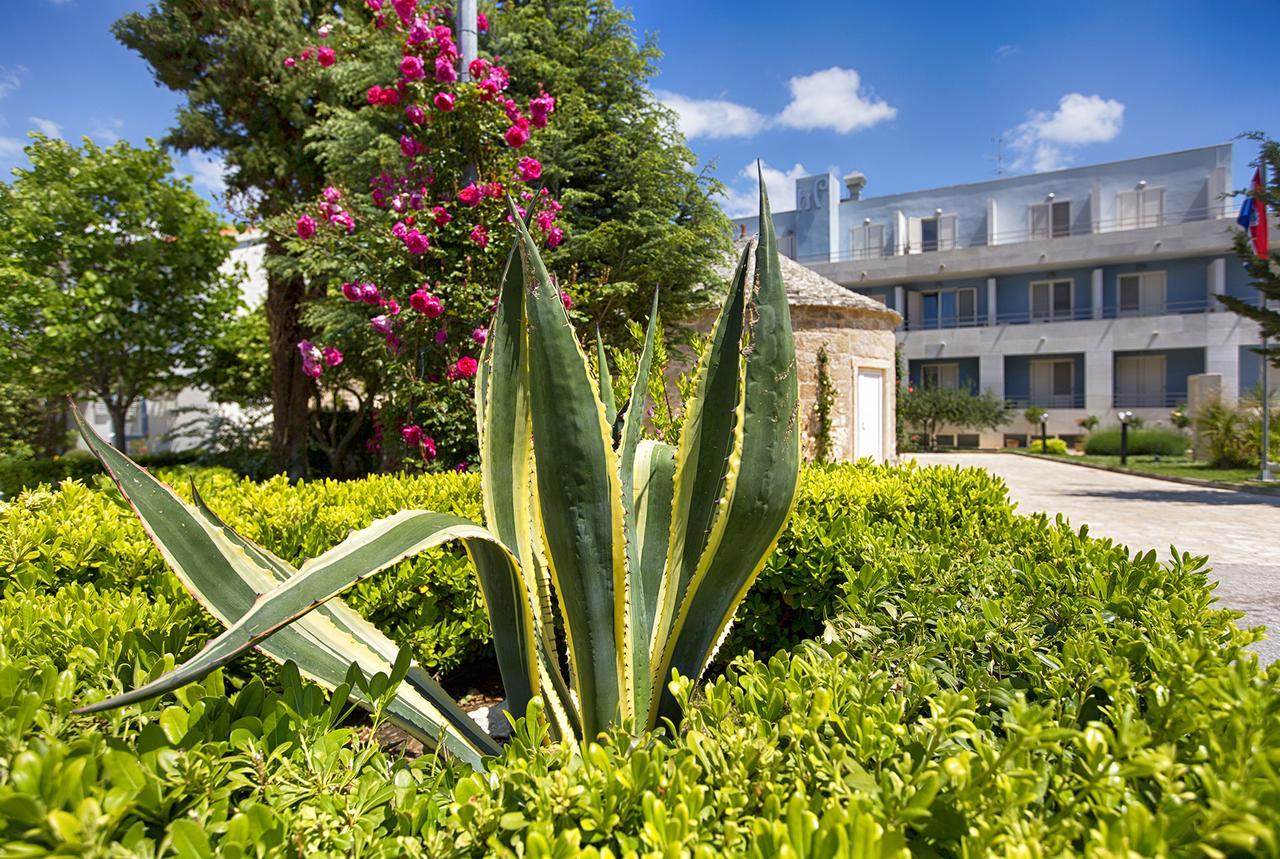 Hotel Pastura Postira Exterior photo